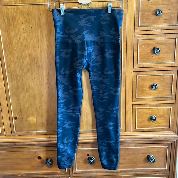 SPANX Camo Print High Waisted Seamless Knit Look At Me Now Leggings Size 1X - Picture 1 of 5